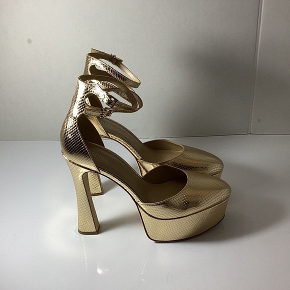 Elegant Gold Platform Heels - Picture 8 of 14